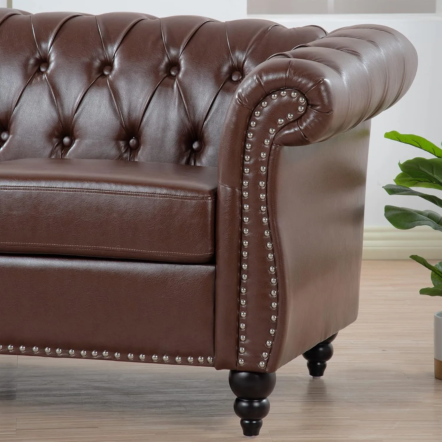ERYE 3-Seaters Living Room Clasic Chesterfield Sofa Couch Button Tufted PU Leather Upholstered Sofa&Couch with Luxury Roller Armrest Soild Wood Legs Movable Cushions & Nailhead Decor