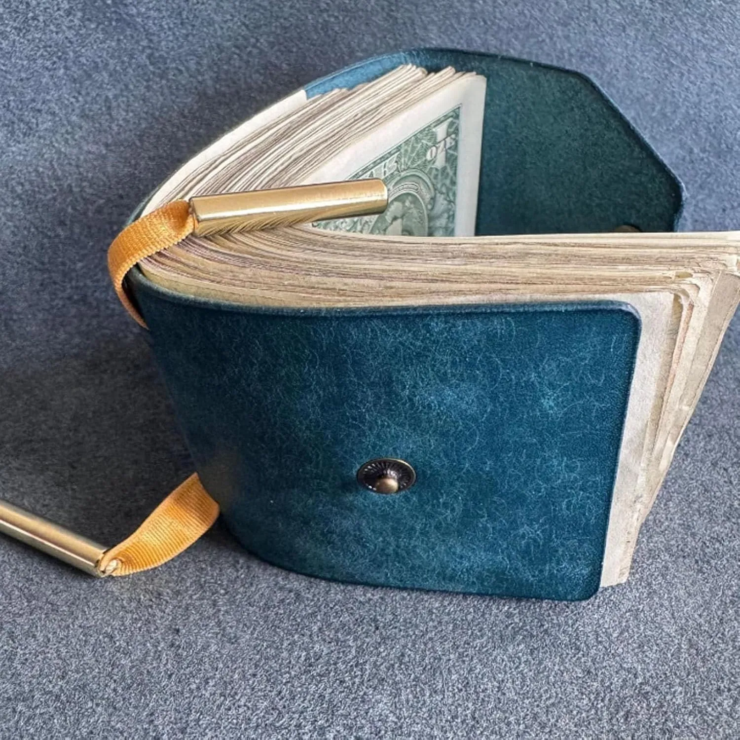 The Cash Wrap Wallet,Fast Cash Access Money Holder for Cash,Leather Money Wallet Organizer, Handy Purse Bands with Magnetic Clasp (grey)