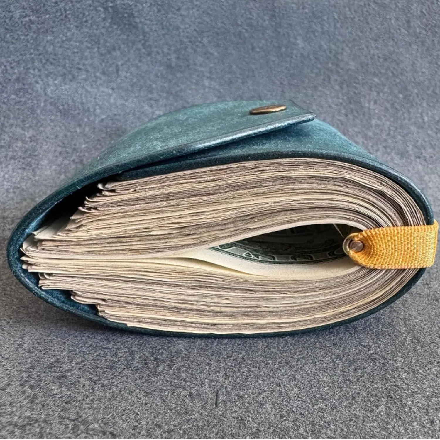 The Cash Wrap Wallet,Fast Cash Access Money Holder for Cash,Leather Money Wallet Organizer, Handy Purse Bands with Magnetic Clasp (grey)
